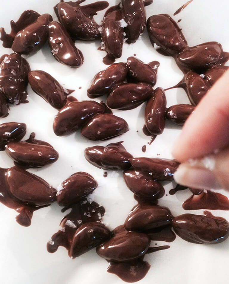 Chokladdoppade paranötter med havssalt.